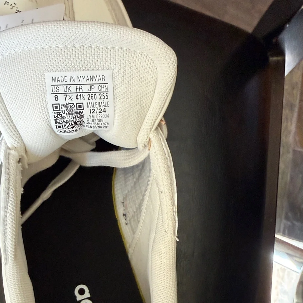 Adidas Men’s Cream &‎ Gray Low-Top Sneakers